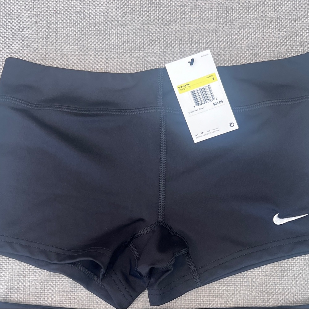 - New Women’s Nike Tights Size Small